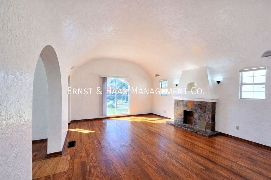 5426 Lewis Ave - Photo 5 of 33