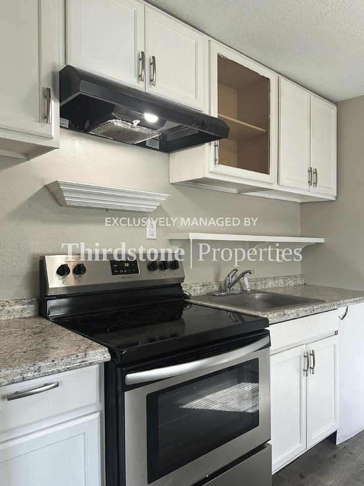 705 Franklin St - Photo 3 of 11