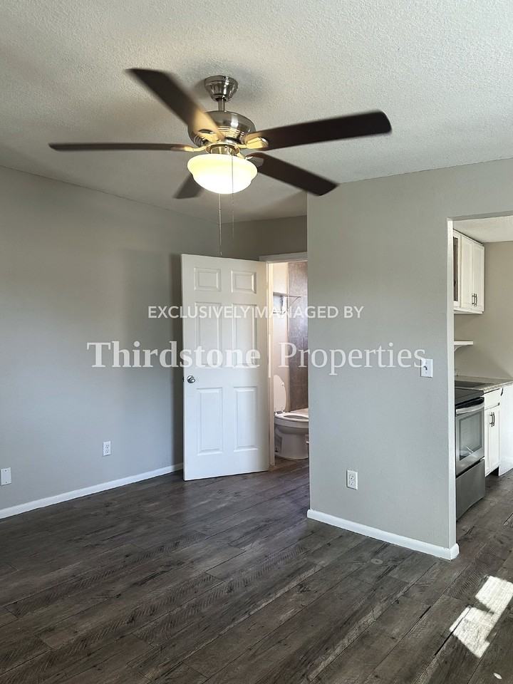 705 Franklin St - Photo 6 of 11