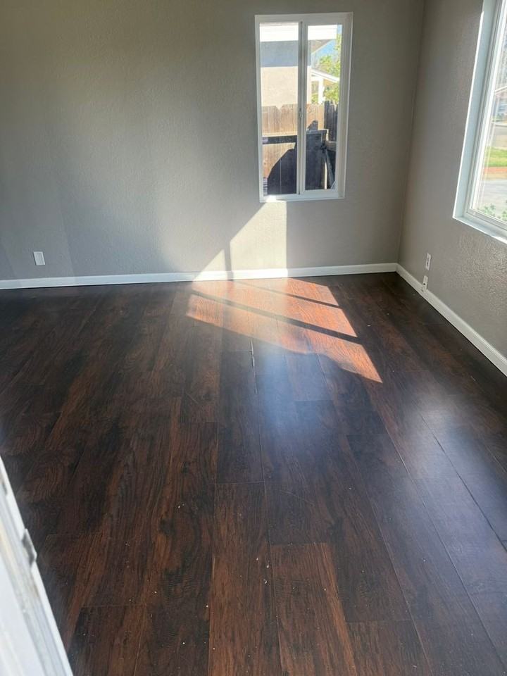 1133 Iowa Ave - Photo 3 of 16