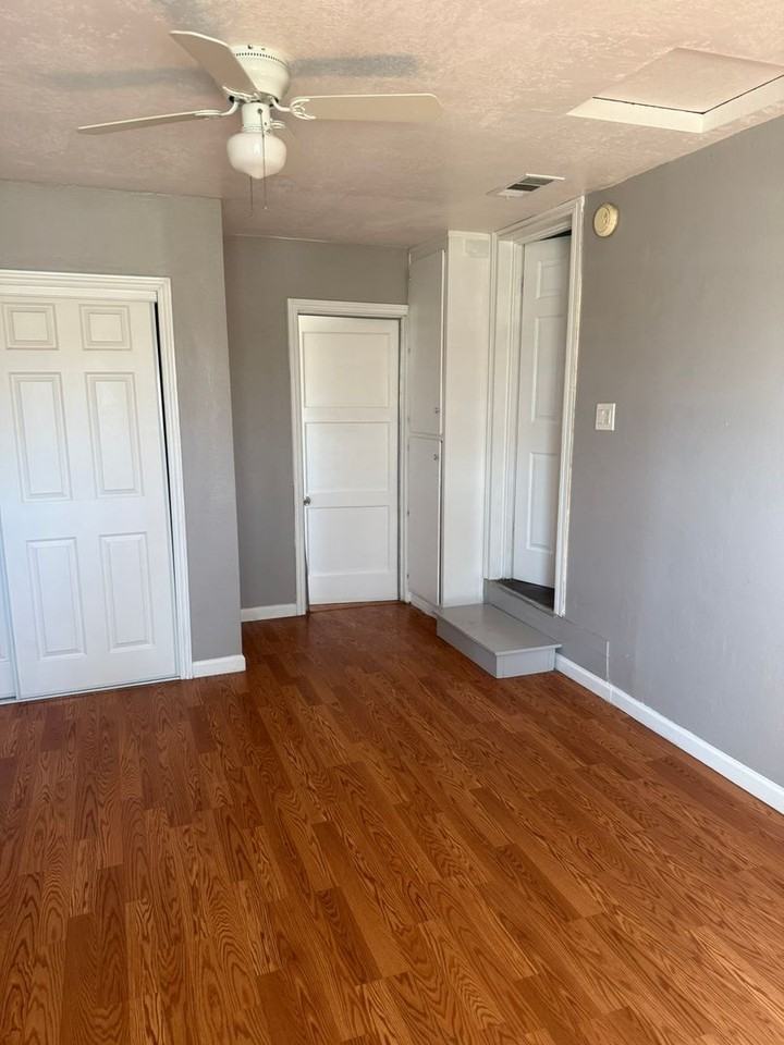 1133 Iowa Ave - Photo 7 of 16