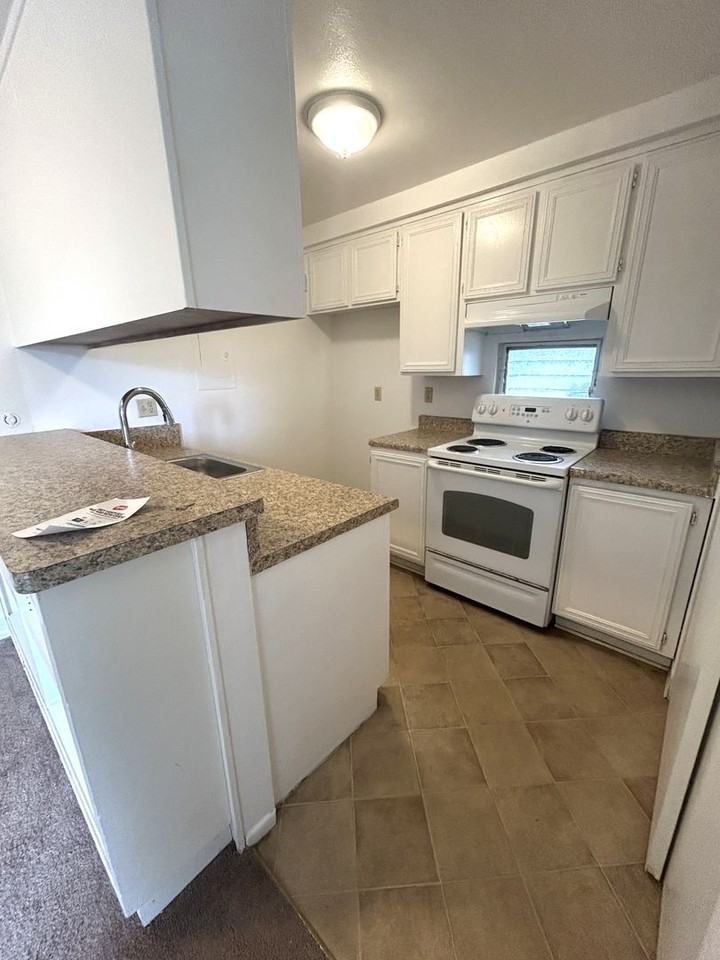 5274 Shenandoah St - Photo 3 of 8