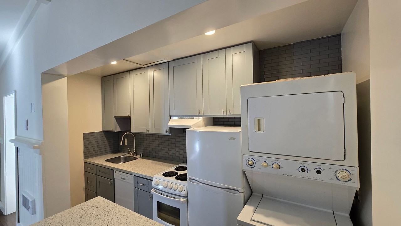 723 Santa Barbara Pl