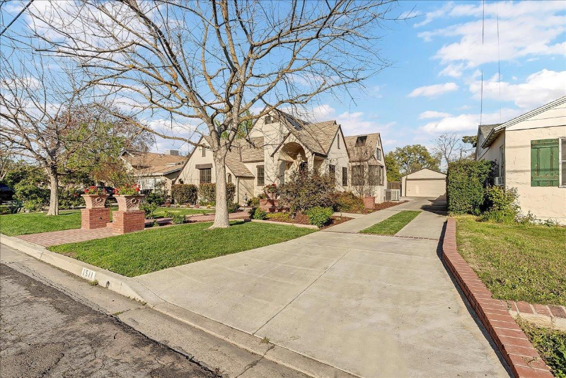 1511 Middleton St - Photo 2 of 22