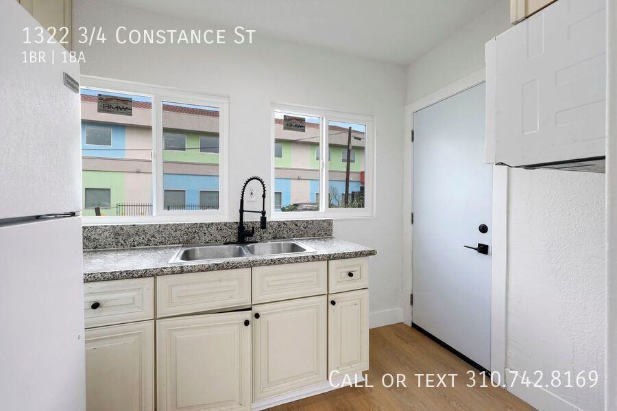 1322 3/4 Constance St - Photo 3 of 17