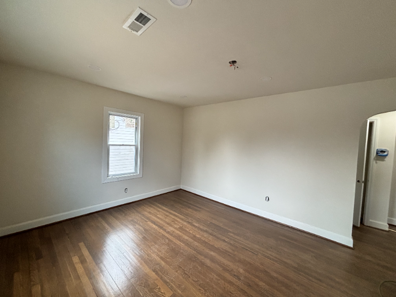 1168 Lockland Ave - Photo 4 of 8