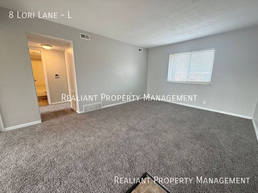 8 Lori Ln #L - Photo 2 of 11