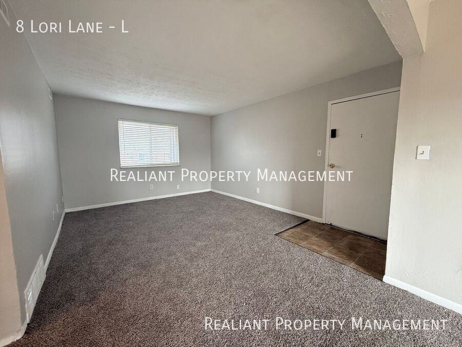 8 Lori Ln #L - Photo 4 of 11