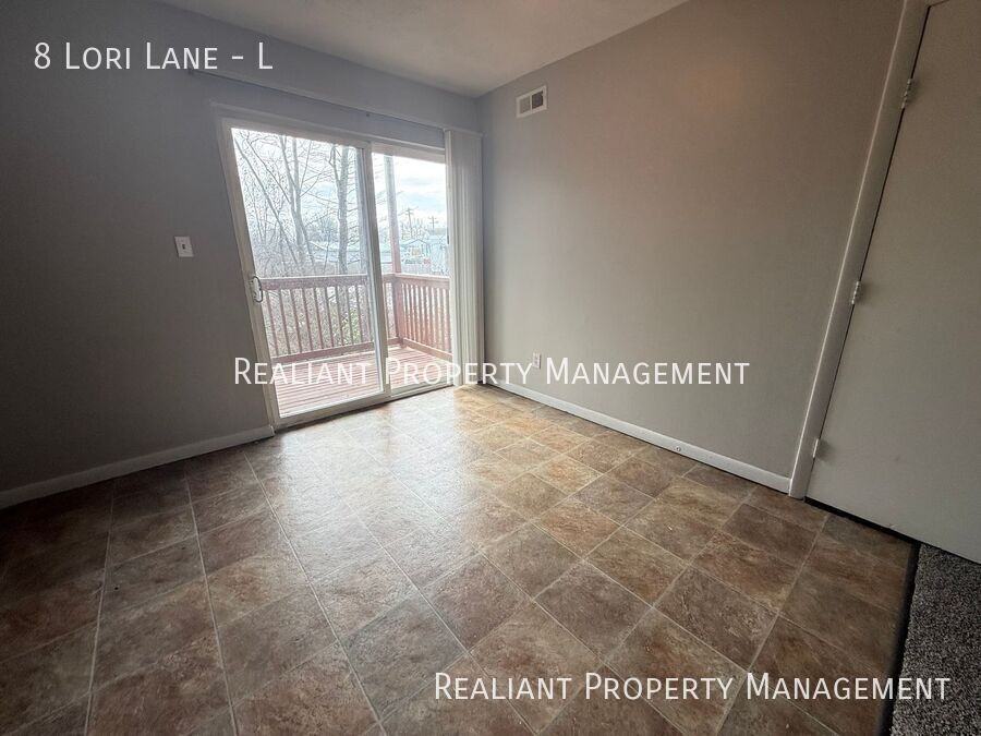 8 Lori Ln #L - Photo 5 of 11