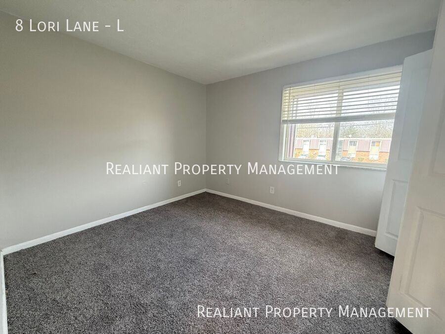 8 Lori Ln #L - Photo 6 of 11