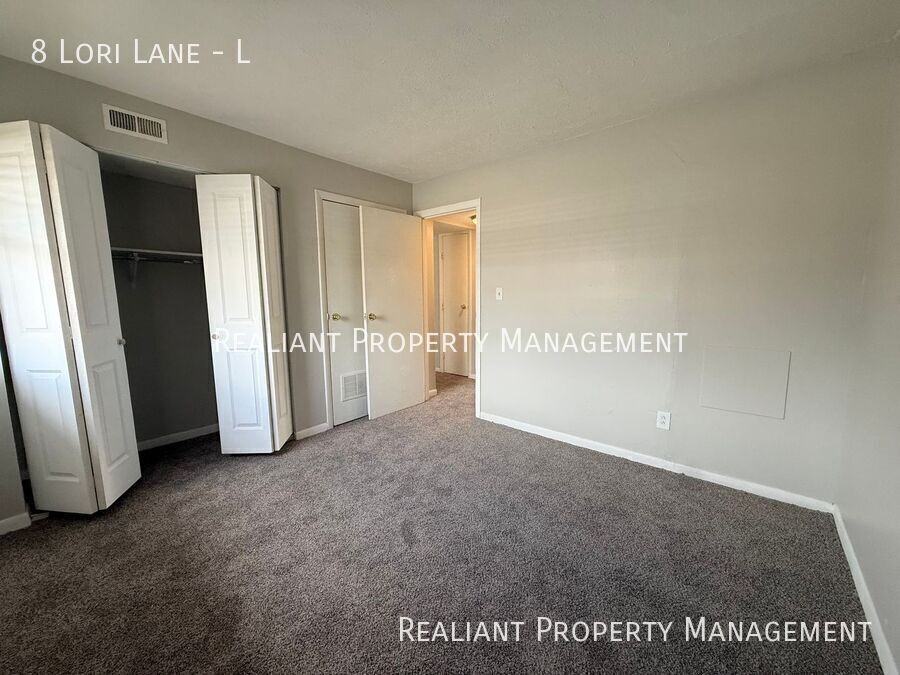 8 Lori Ln #L - Photo 7 of 11