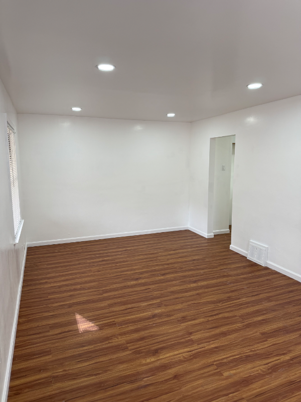 17179 Ontario St - Photo 4 of 19