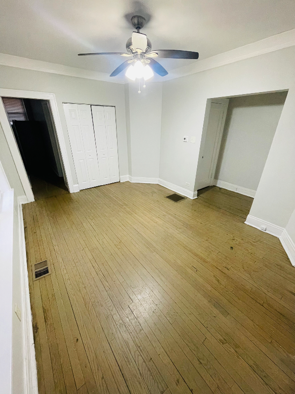 11327 S King Dr #1 - Photo 3 of 6