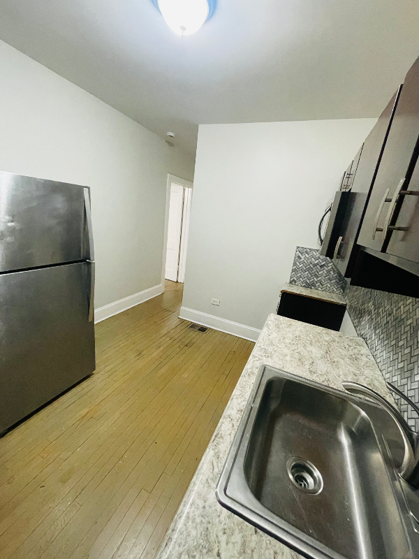 11327 S King Dr #1 - Photo 4 of 6