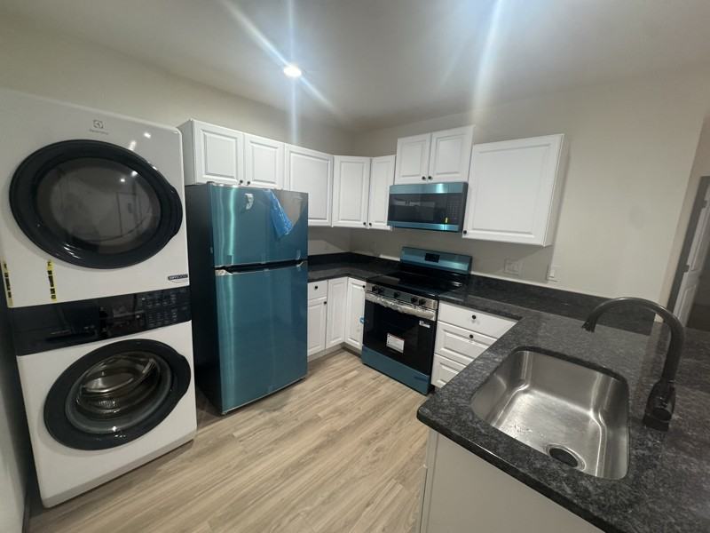 208 N White River Ave - Photo 2 of 9