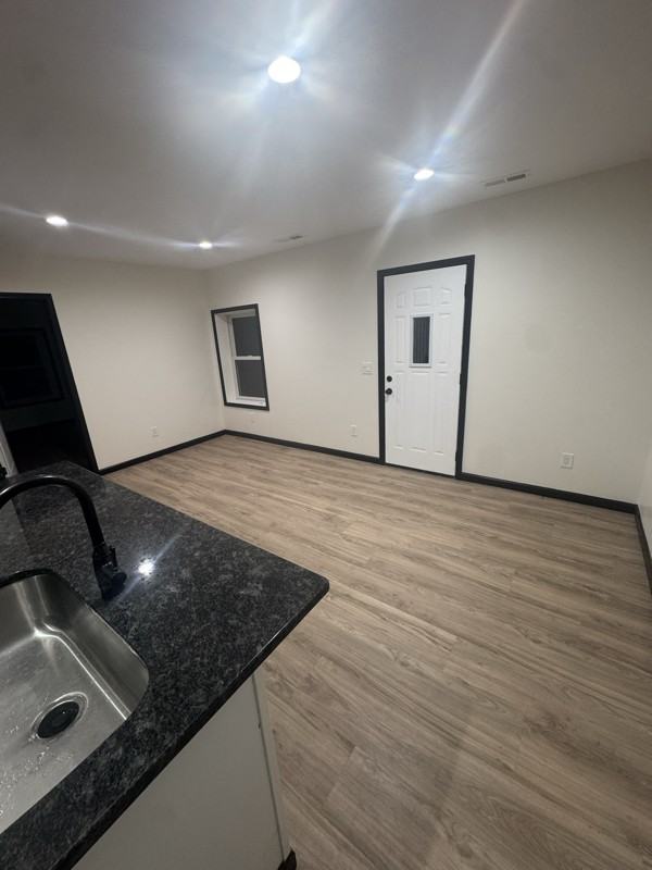 208 N White River Ave - Photo 3 of 9