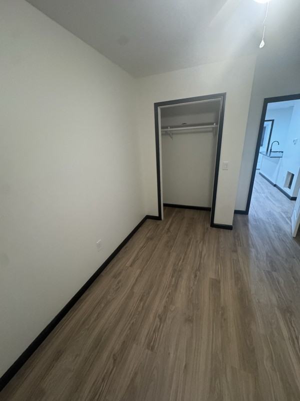 208 N White River Ave - Photo 5 of 9