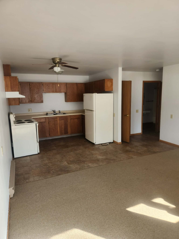 600 Ravenswood Ct #8 - Photo 2 of 6