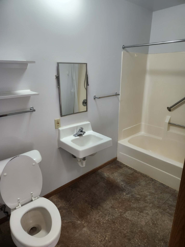 600 Ravenswood Ct #8 - Photo 4 of 6