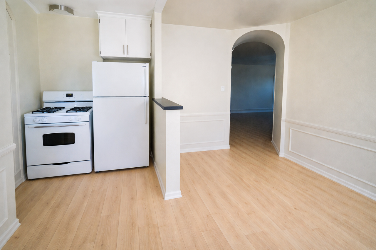 605 Kelton Ave - Photo 7 of 19