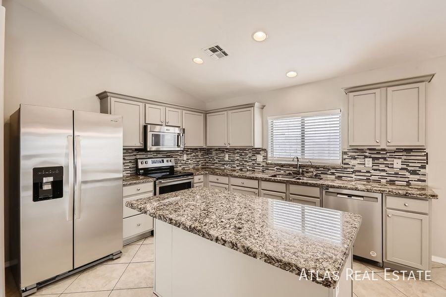 7223 W Maryland Ave - Photo 2 of 15