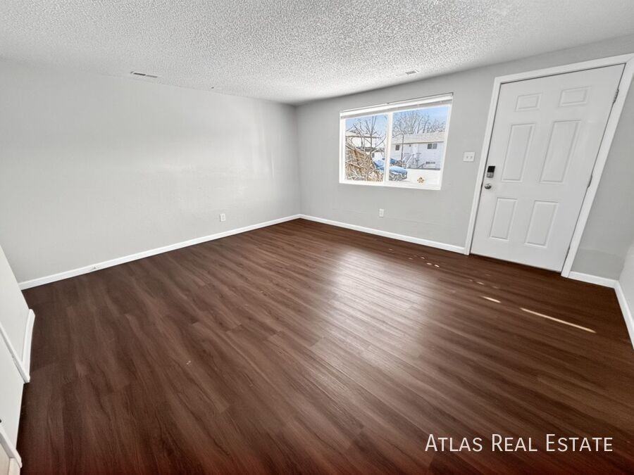 1016 Magnolia St #B - Photo 3 of 20