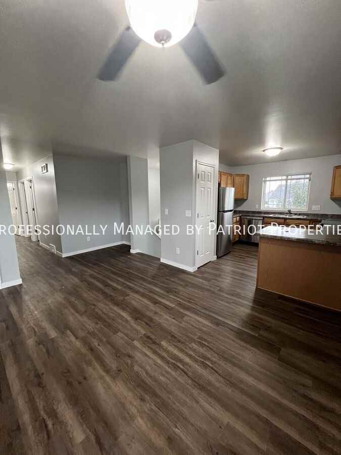 319 Tall Grass Trl - Photo 4 of 38