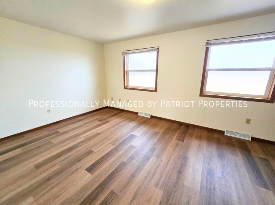 240 North St - Photo 3 of 21