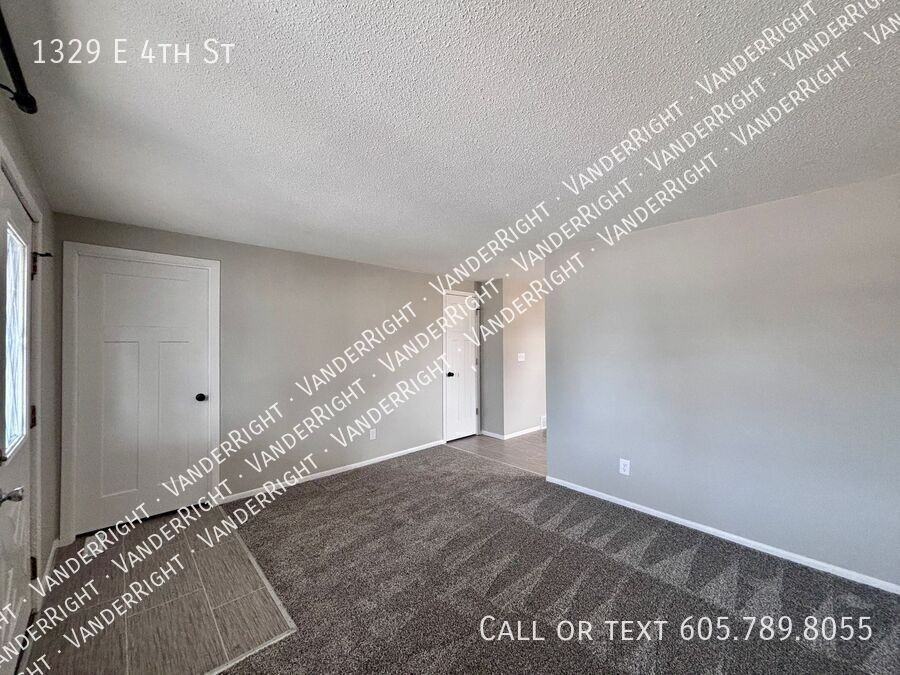 1329 E 4th St - Photo 2 of 21