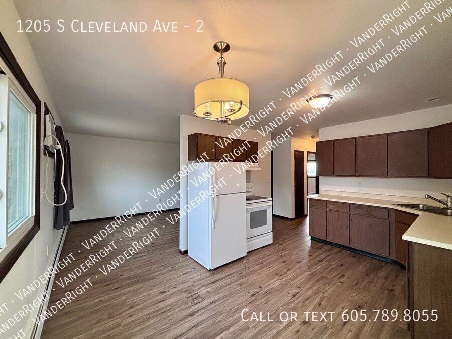 1205 S Cleveland Ave #2 - Photo 3 of 13