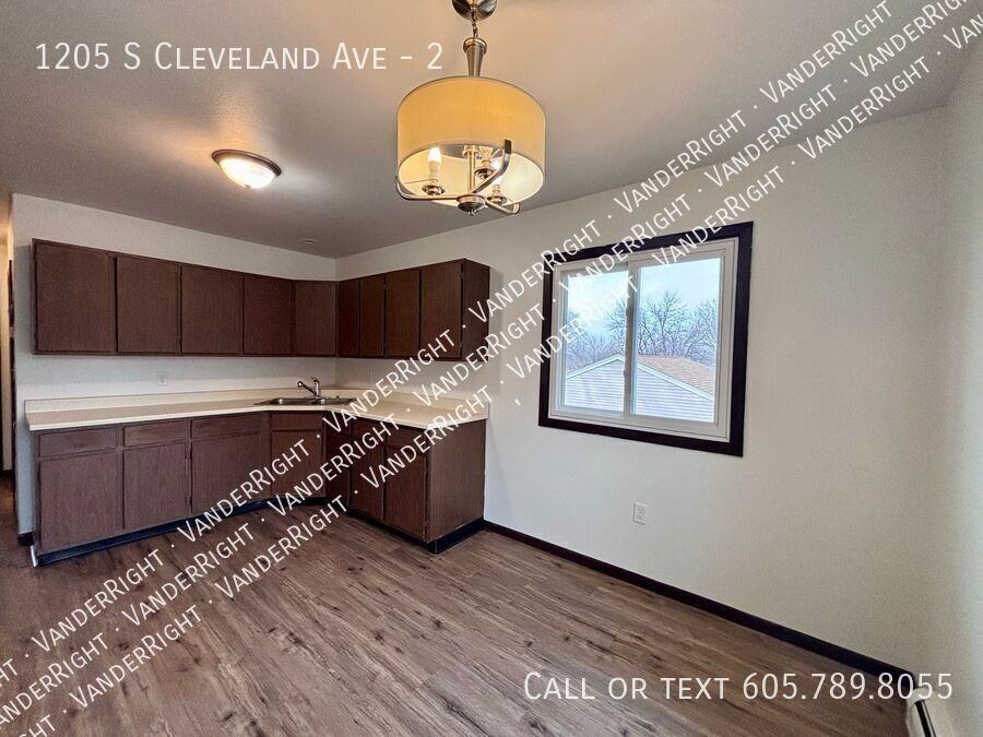 1205 S Cleveland Ave #2 - Photo 4 of 13