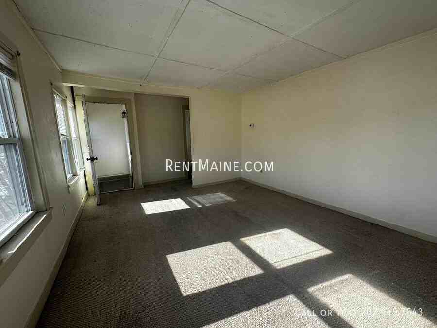 114 Riverside Dr #4 - Photo 4 of 11