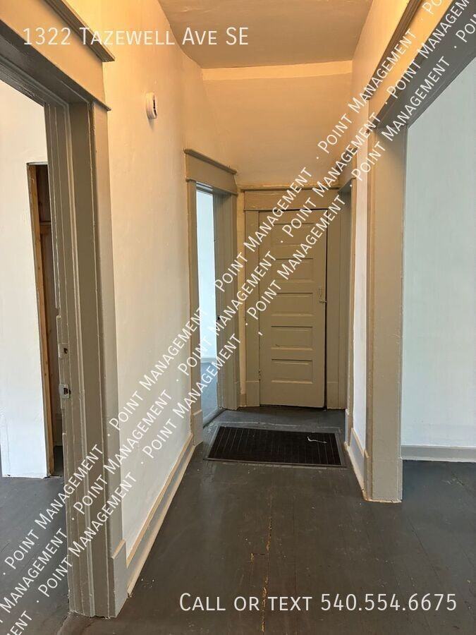 1322 Tazewell Ave Se - Photo 5 of 33