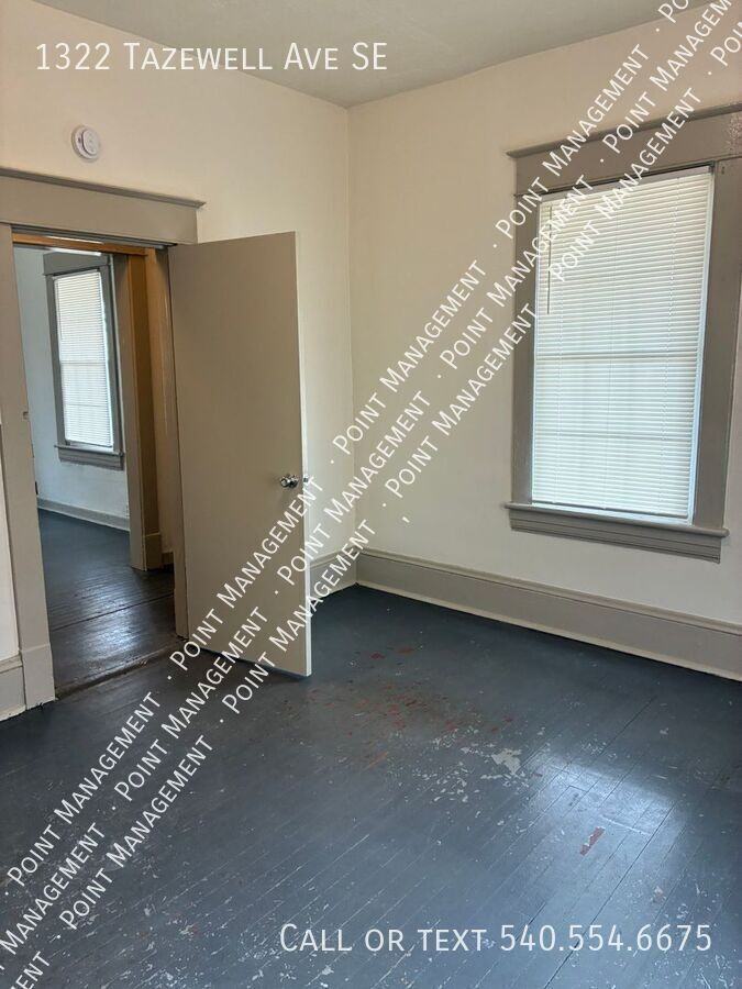 1322 Tazewell Ave Se - Photo 7 of 33