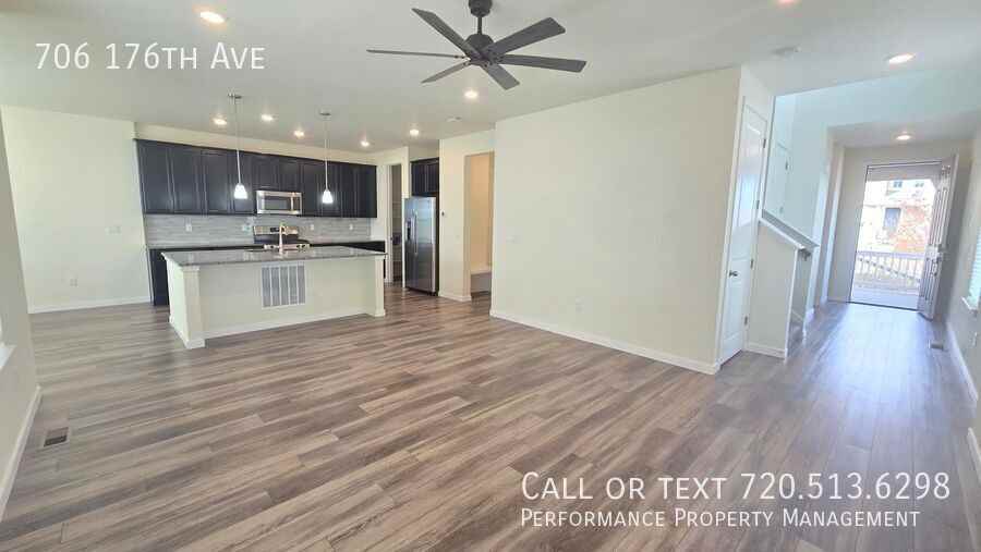 706 176th Ave - Photo 2 of 36
