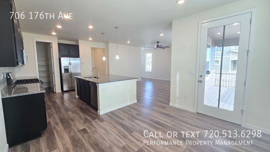 706 176th Ave - Photo 4 of 36