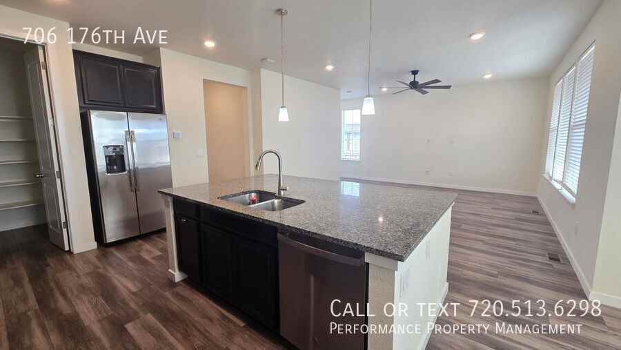 706 176th Ave - Photo 7 of 36