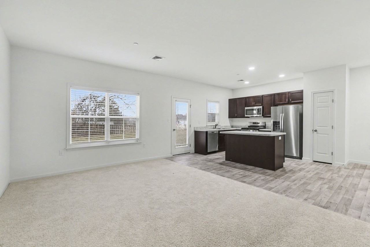 7867 Oak Brook Dr - Photo 6 of 28