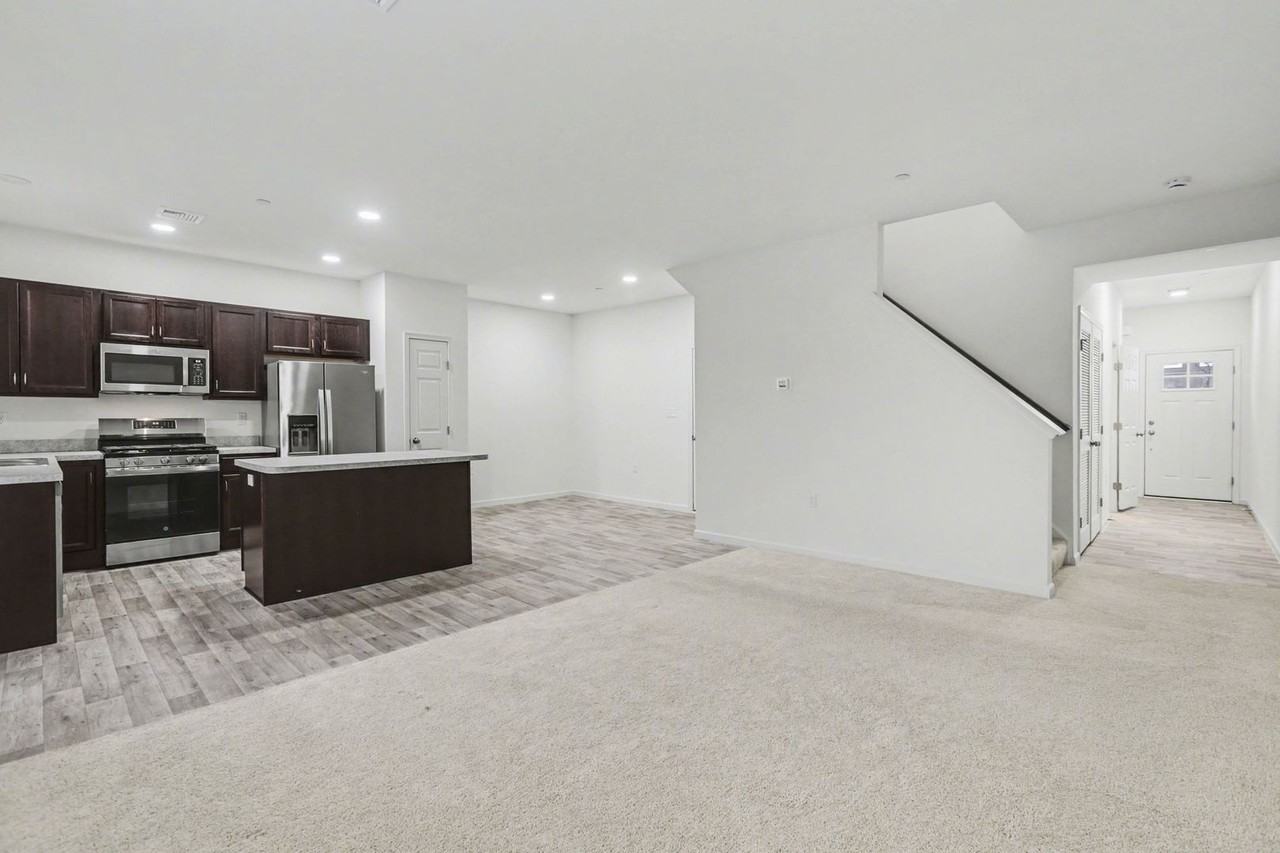 7867 Oak Brook Dr - Photo 7 of 28