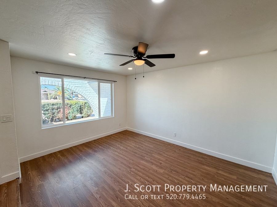 3621 W Sandra Ter - Photo 2 of 22