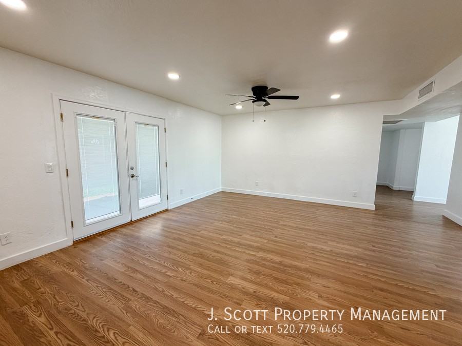 3621 W Sandra Ter - Photo 5 of 22