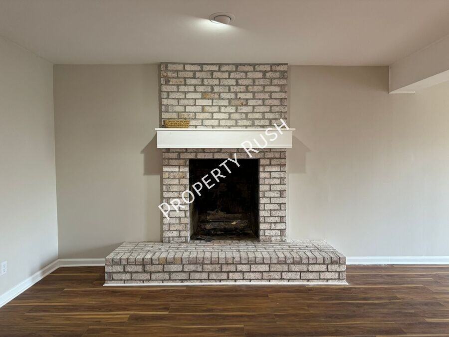 2945 Old Britain Cir - Photo 5 of 40