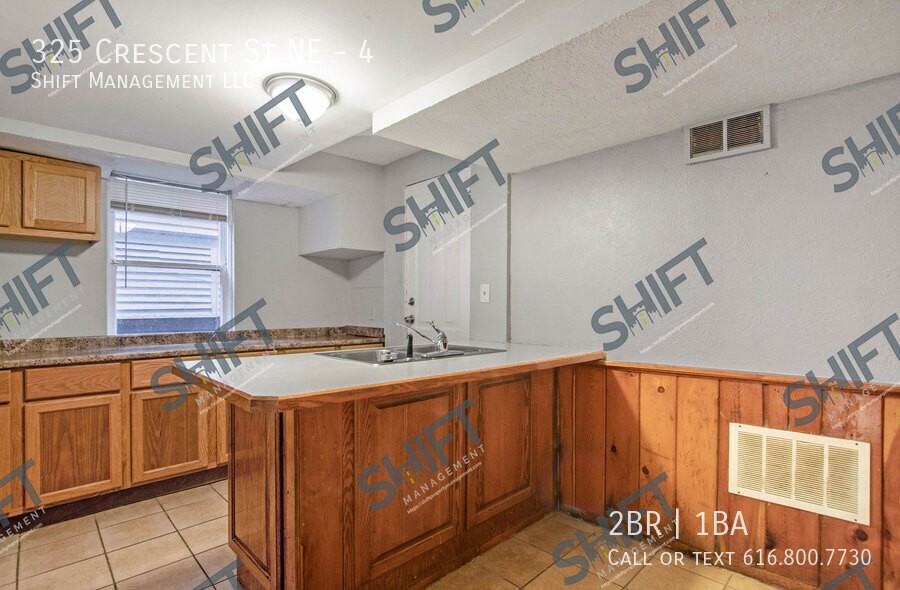 325 Crescent St Ne #4 - Photo 2 of 13