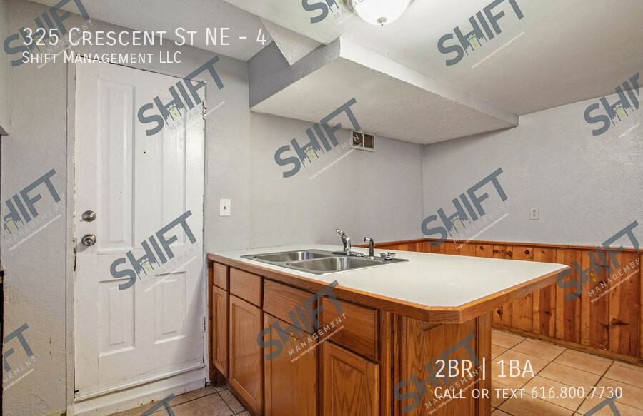 325 Crescent St Ne #4 - Photo 3 of 13