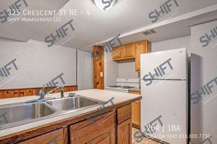 325 Crescent St Ne #4 - Photo 4 of 13