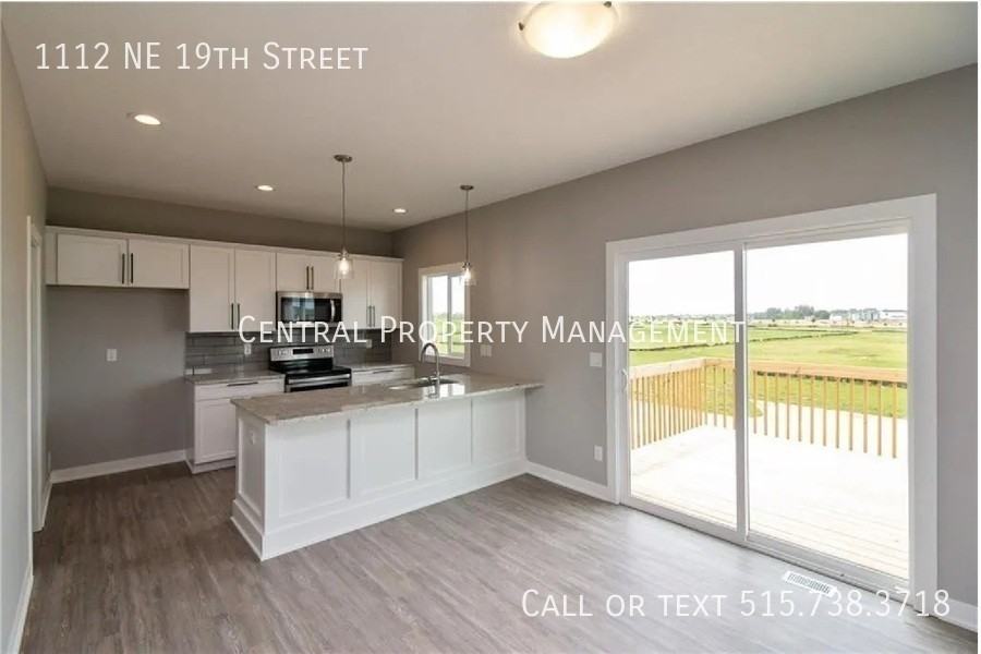 1112 Ne 19th St - Photo 6 of 19