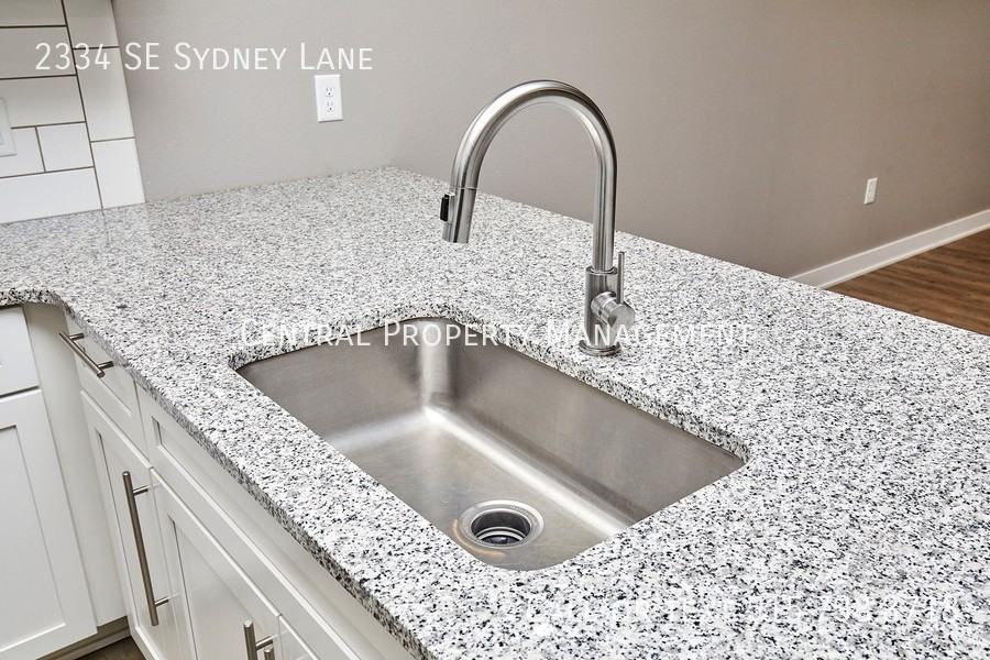 2334 Se Sydney Ln - Photo 7 of 25