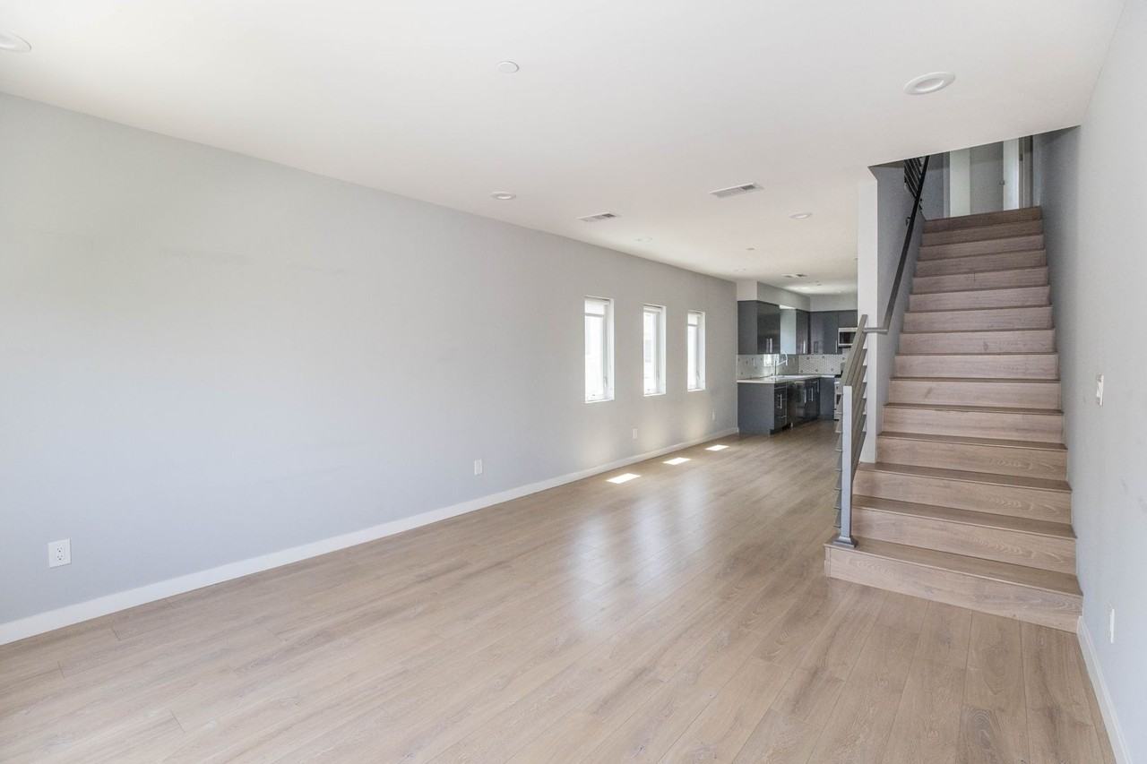 1821 N Van Ness Ave - Photo 2 of 16