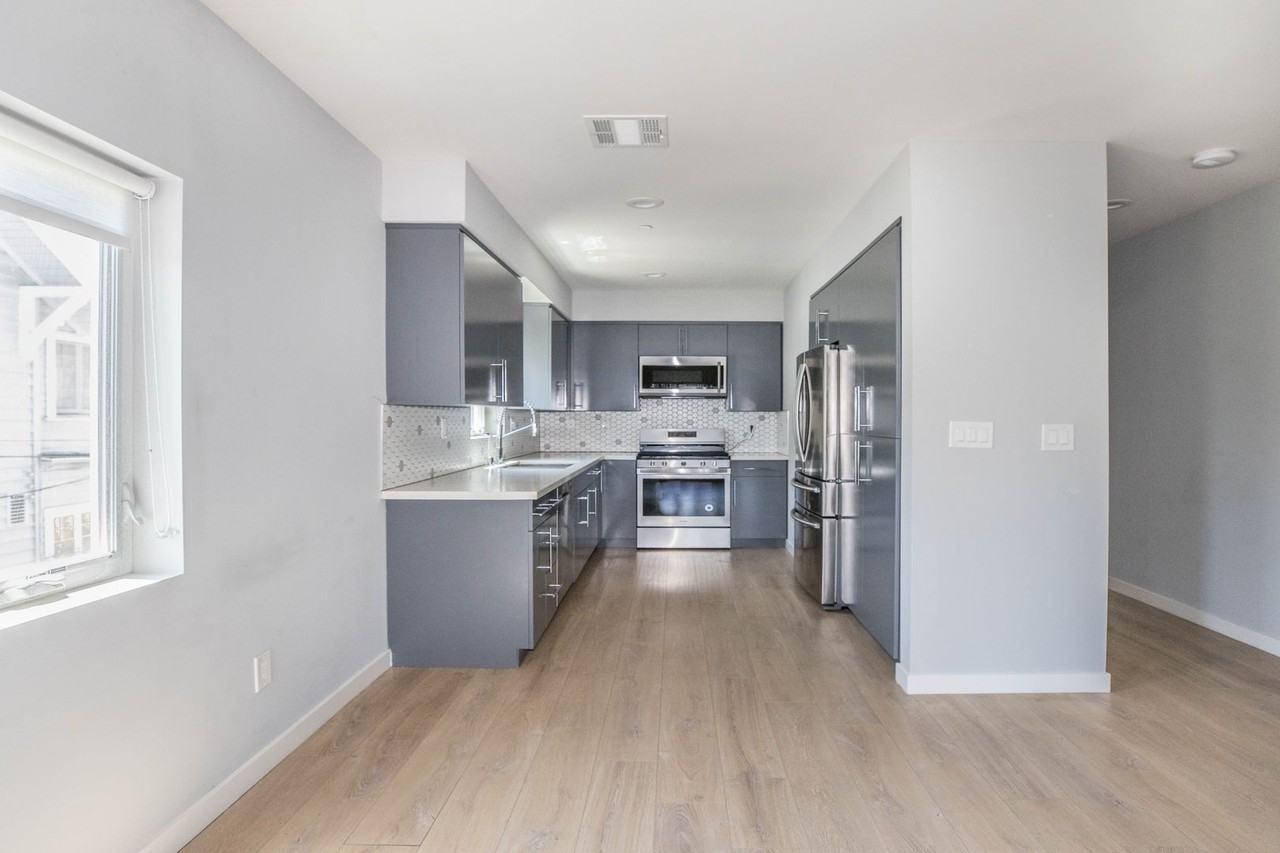 1821 N Van Ness Ave - Photo 3 of 16