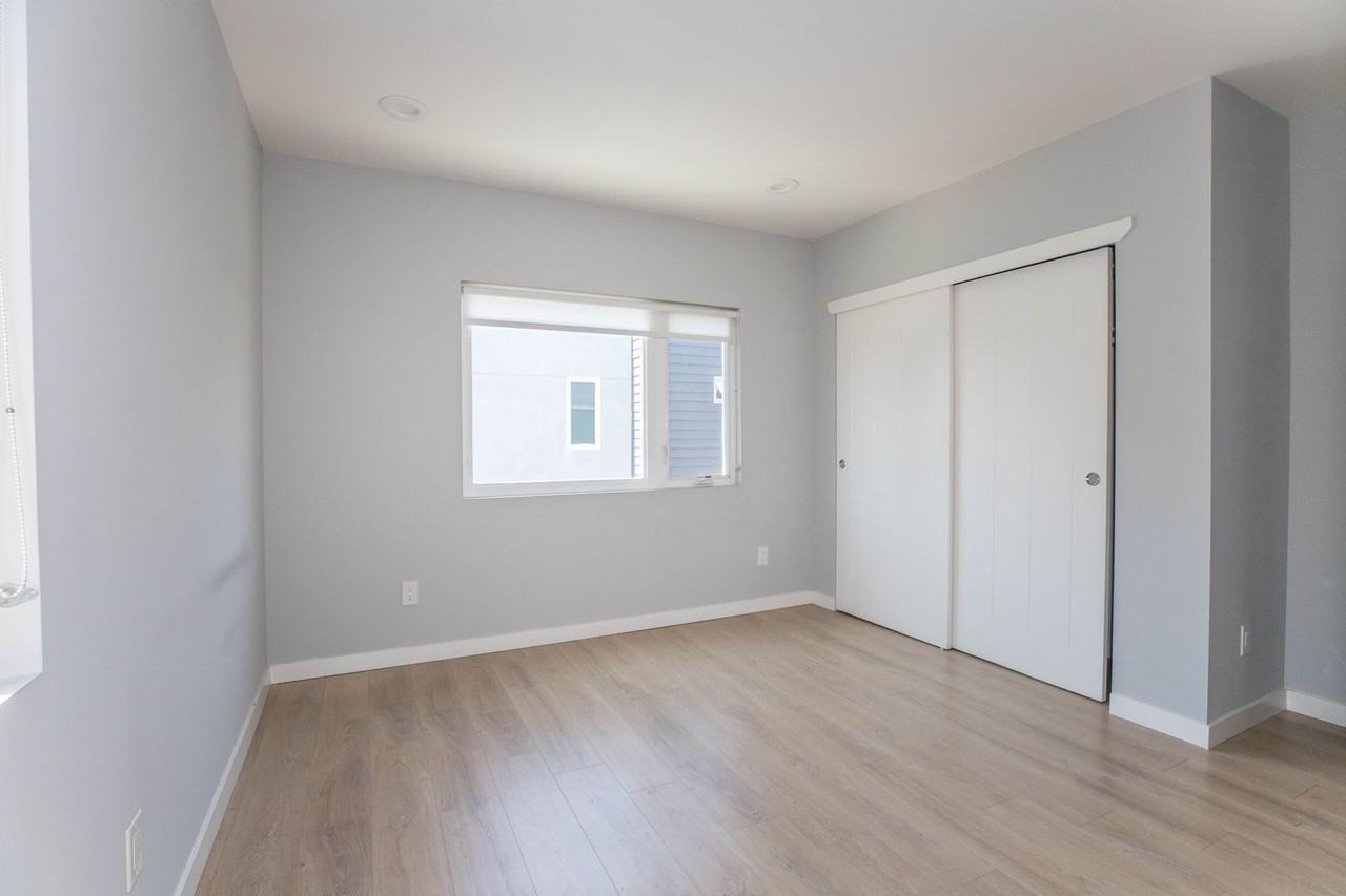 1821 N Van Ness Ave - Photo 5 of 16